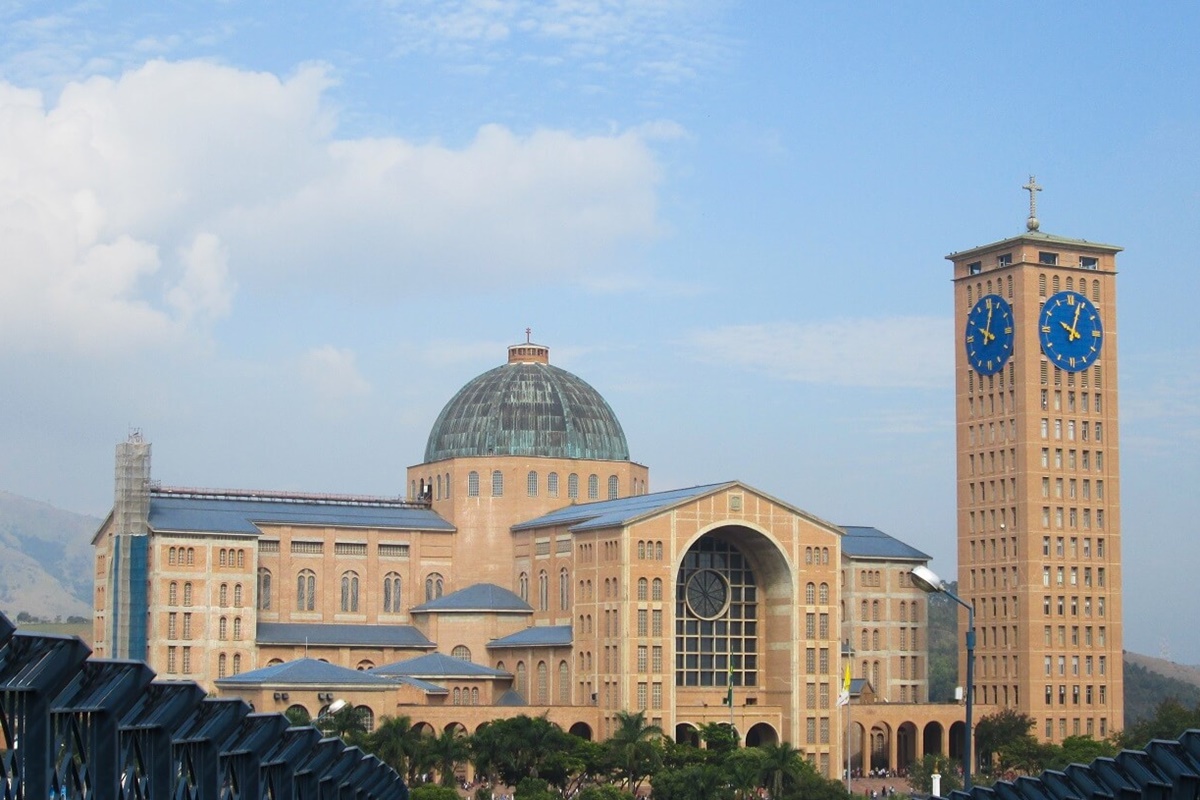 Descubra as 7 melhores pousadas econômicas e confortáveis em Aparecida do Norte!