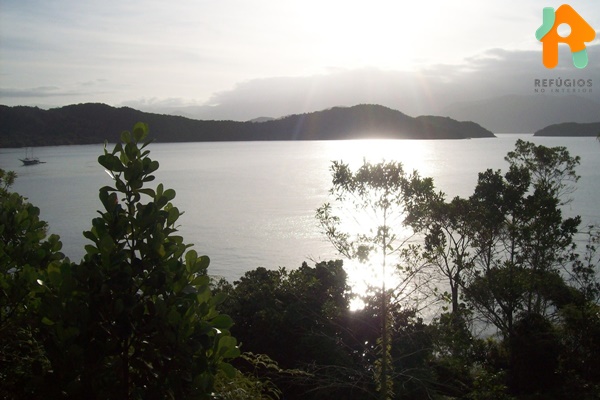 Descubra a História e a Beleza Natural da Ilha Anchieta em Ubatuba - SP