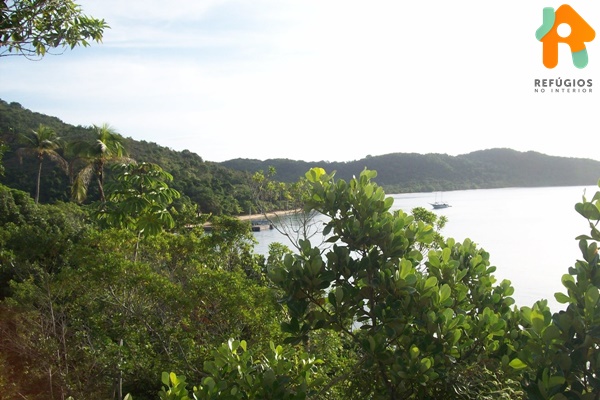 Descubra a História e a Beleza Natural da Ilha Anchieta em Ubatuba - SP