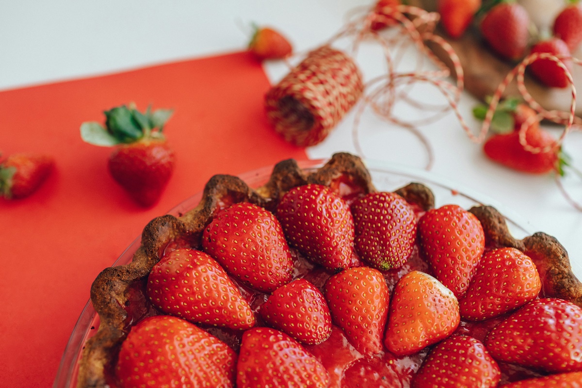 Colheita de Morangos com Café Colonial: Experiência Imperdível no Interior de SP