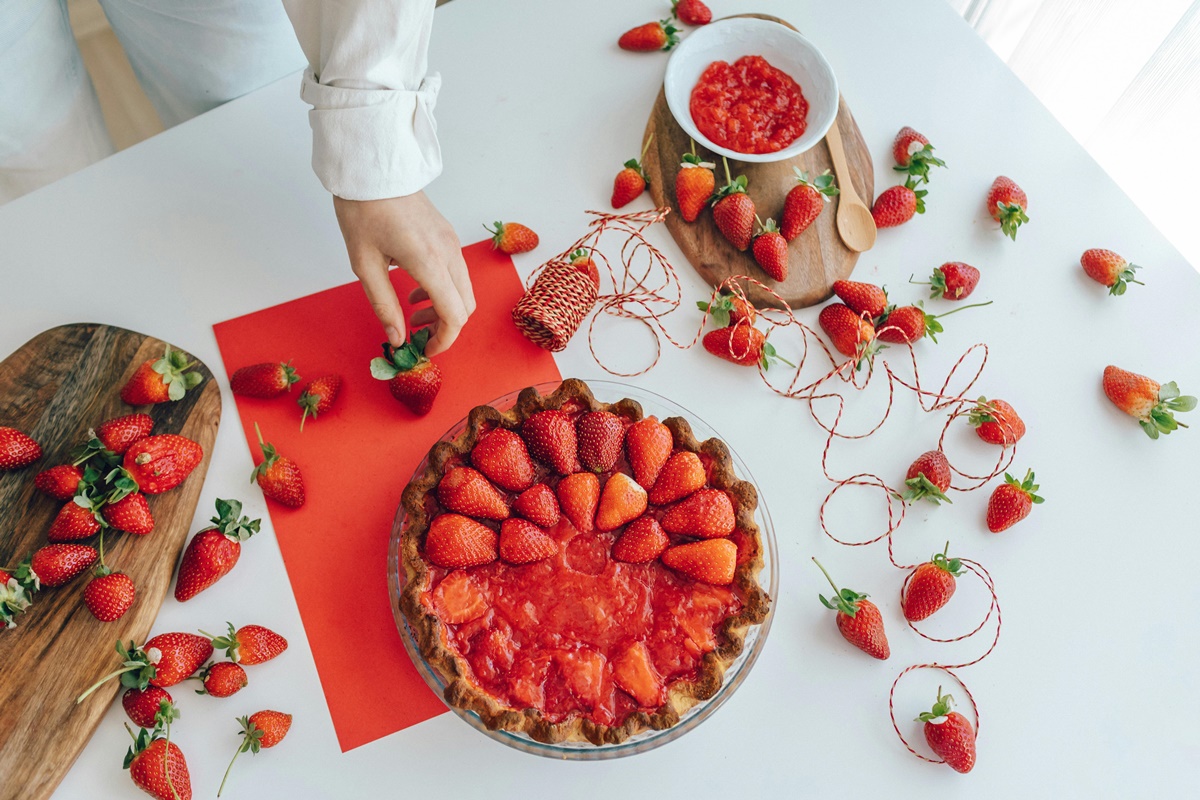 Colheita de Morangos com Café Colonial: Experiência Imperdível no Interior de SP