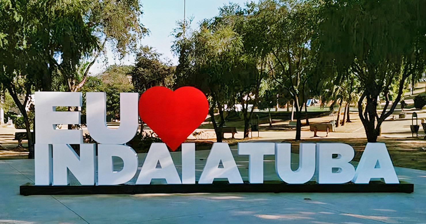 Você Conhece a História das Letras Gigantes que Formam Nomes de Cidades