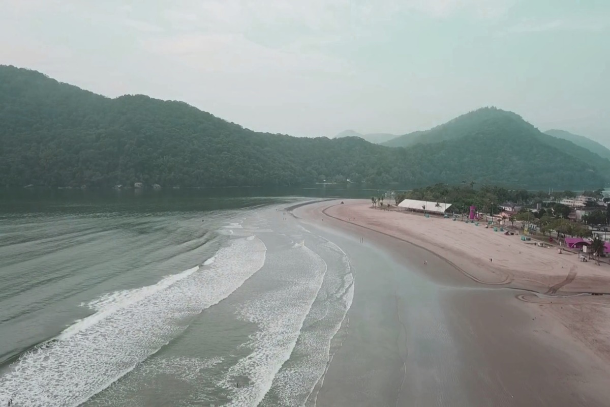 Emoji apaixonado é novo cartão-postal de Bertioga