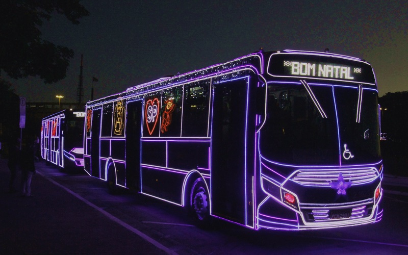 Tradicionais ônibus iluminados já circulam em São Paulo!