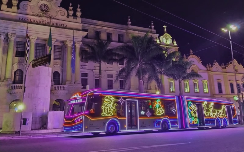 Tradicionais ônibus iluminados já circulam em São Paulo!