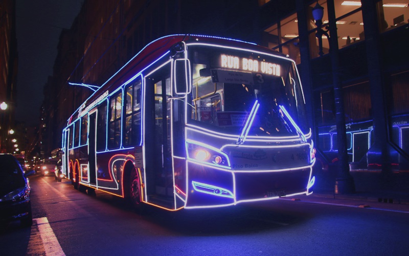 Tradicionais ônibus iluminados já circulam em São Paulo!