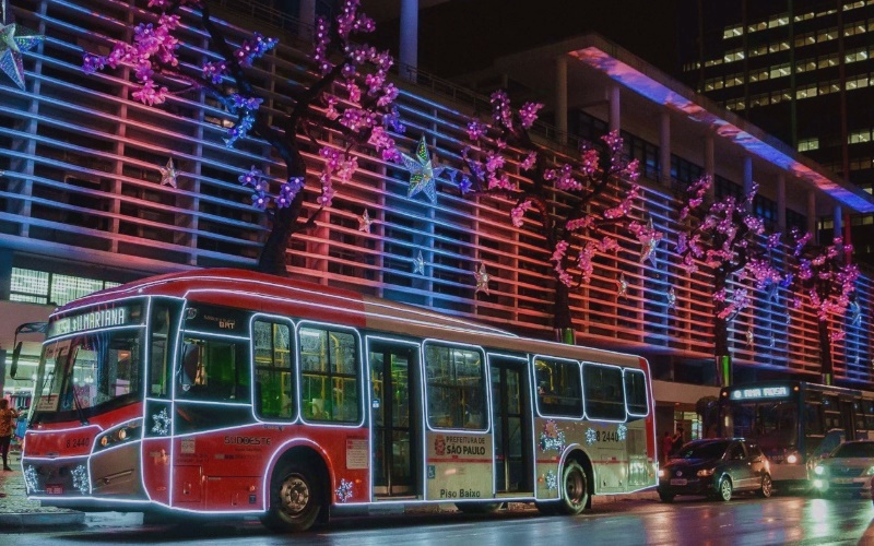 Tradicionais ônibus iluminados já circulam em São Paulo!