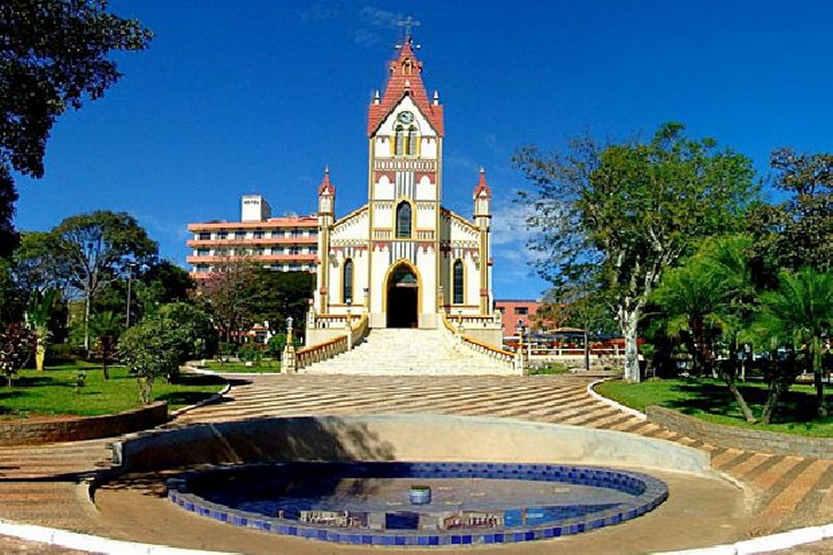 Irá inaugurar neste sábado as Luzes de Natal de Águas de Santa Bárbara!