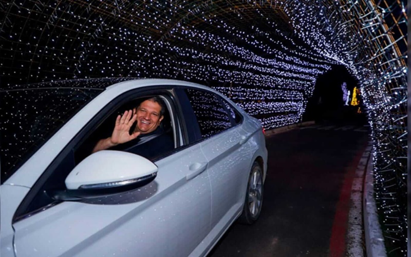 Tour por Itupeva no Ônibus Iluminado é diversão na certa durante o Natal!