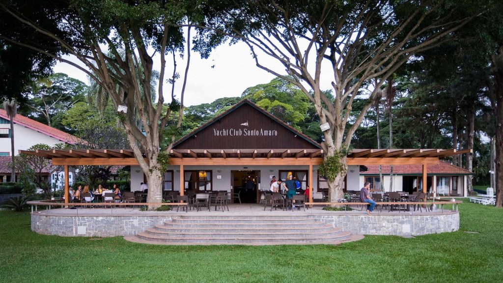 Que Tal Um Almoçar Ao Lado de Uma Represa?