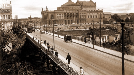 Quem Já Passou Pelo Viaduto do Chá em SP?