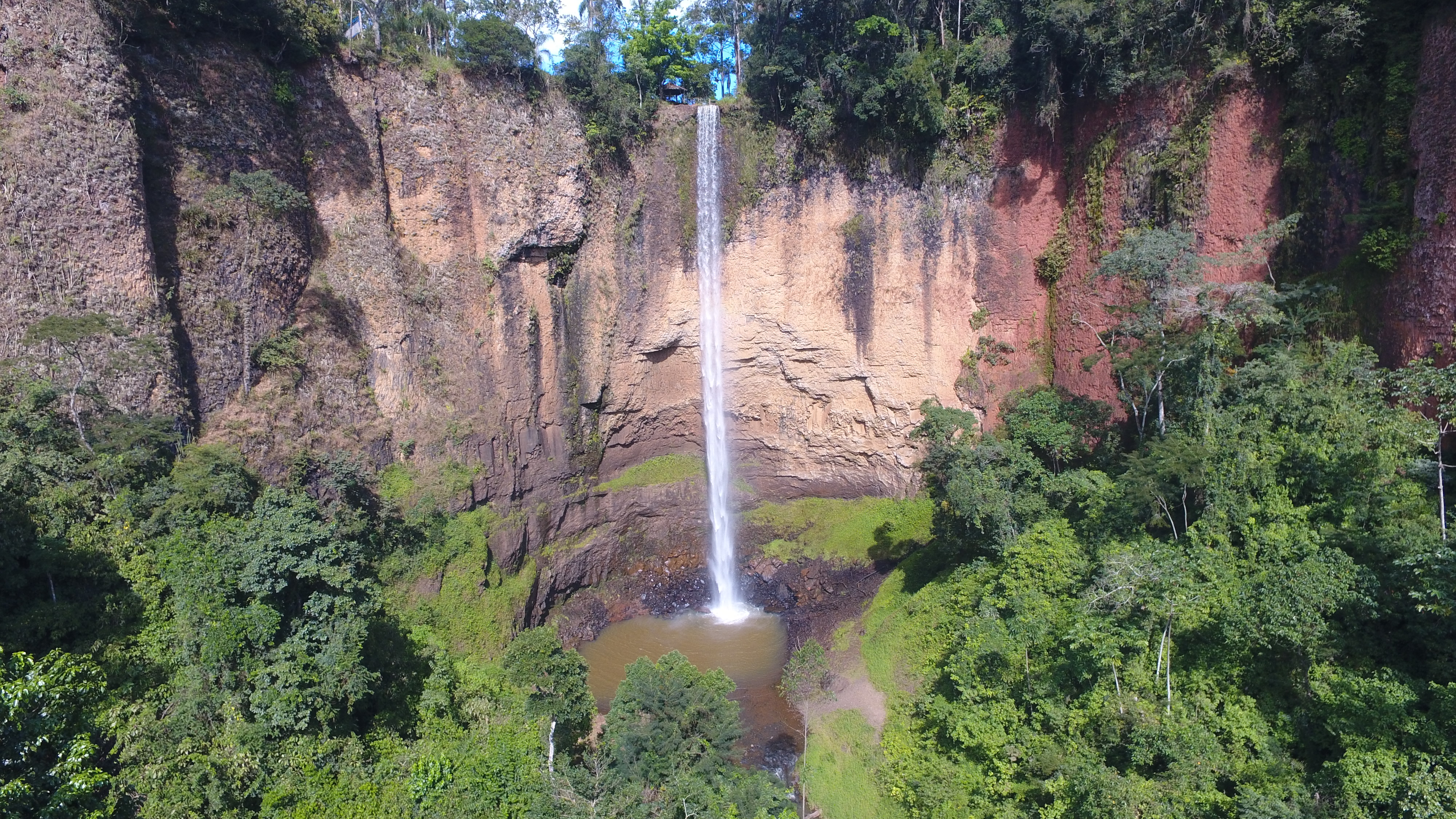 Uma das Cachoeiras Mais Bonitas do Interior de SP Fica em Itirapina