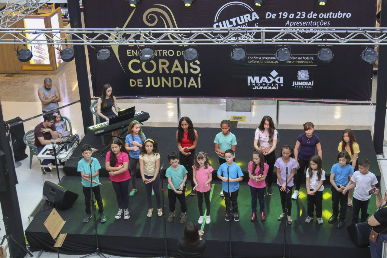 Jundiaí - Encontro de Corais traz show grátis com o grupo Tiquequê no Polytheama