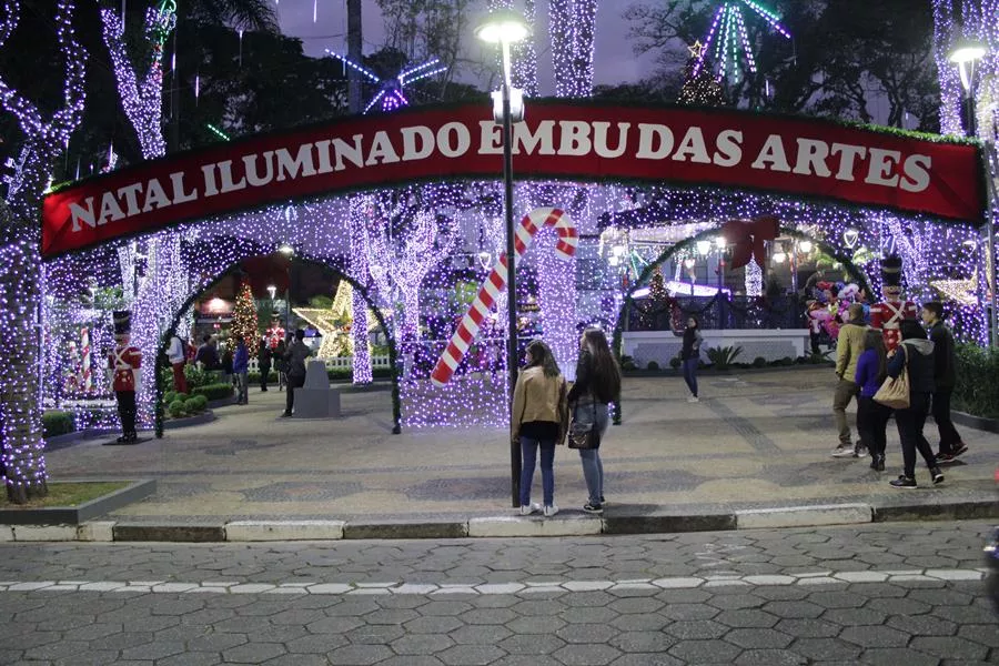 Natal Iluminado em Embu das Artes - SP