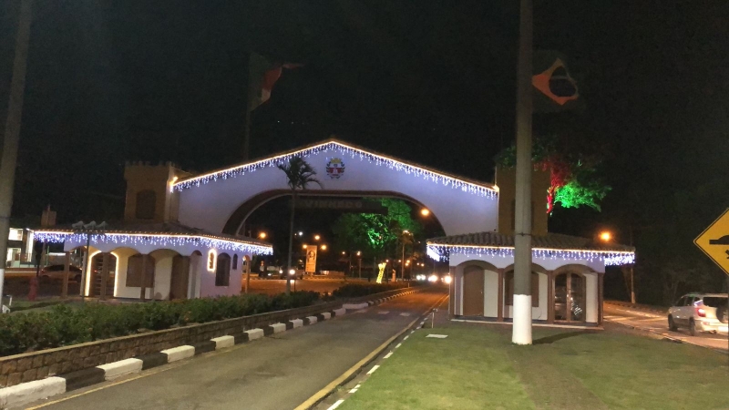 Papai Noel já chegou em Vinhedo na Praça Sant’Ana!