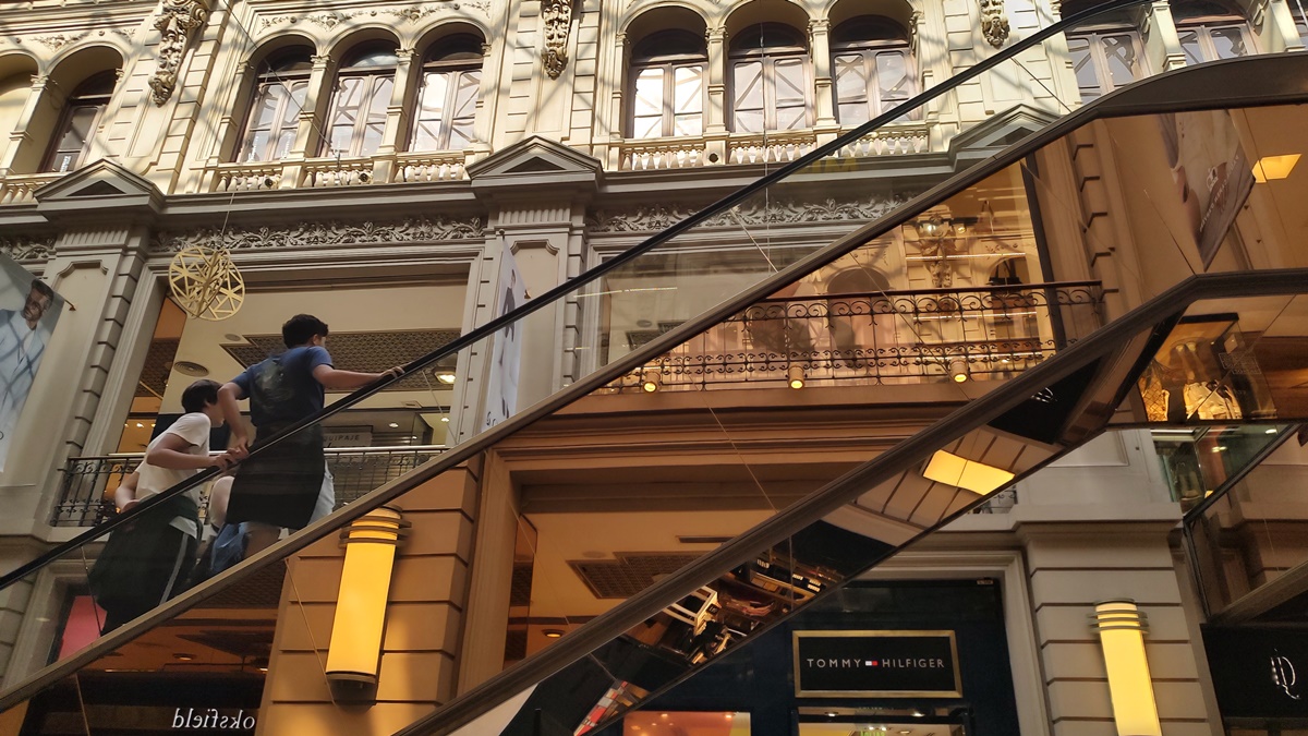 Quando Se Fala de Compras em Buenos Aires Tem Galerias Pacífico