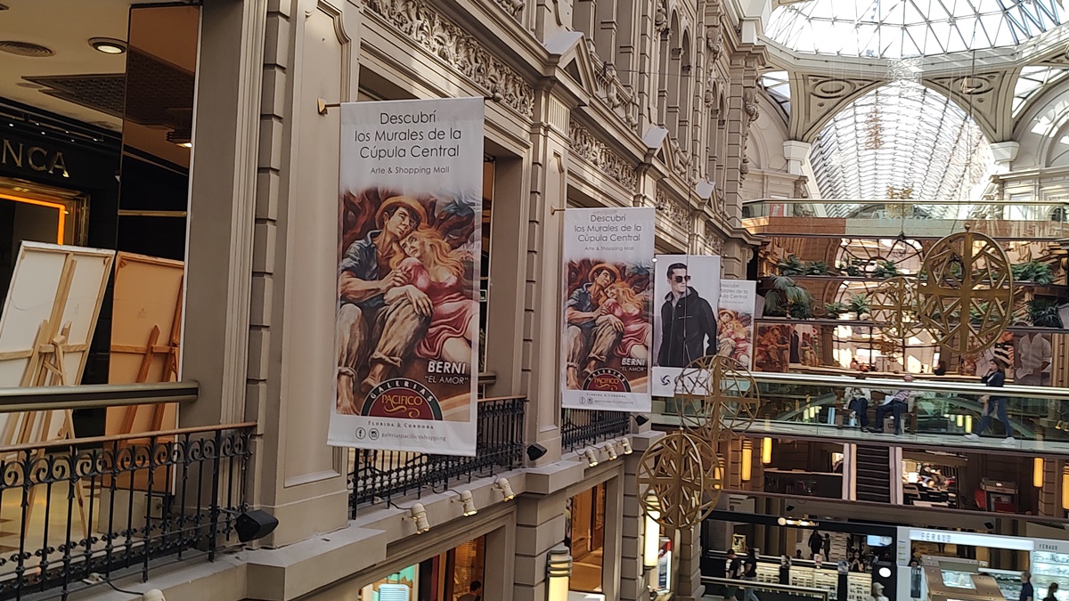 Quando Se Fala de Compras em Buenos Aires Tem Galerias Pacífico