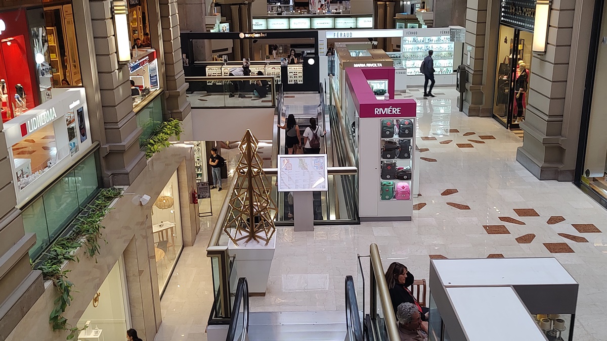 Quando Se Fala de Compras em Buenos Aires Tem Galerias Pacífico