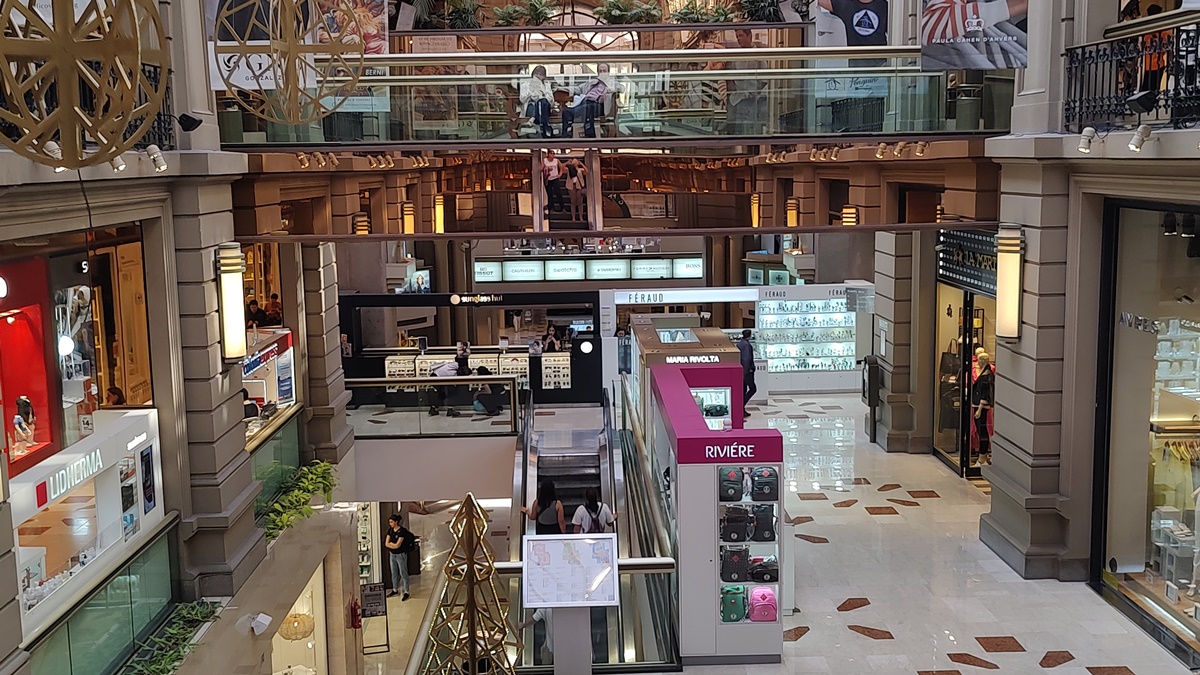 Quando Se Fala de Compras em Buenos Aires Tem Galerias Pacífico
