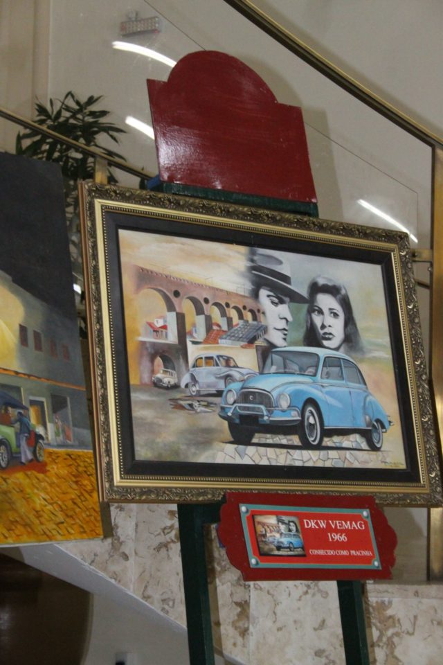 Jundiaí - Exposições da Biblioteca Nelson Foot reúnem Carnaval e Carros Antigos!