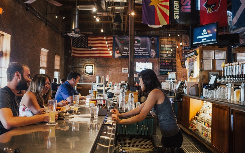 7 Bares em São Paulo para você conhecer no mês do orgulho LGBTQIA+!