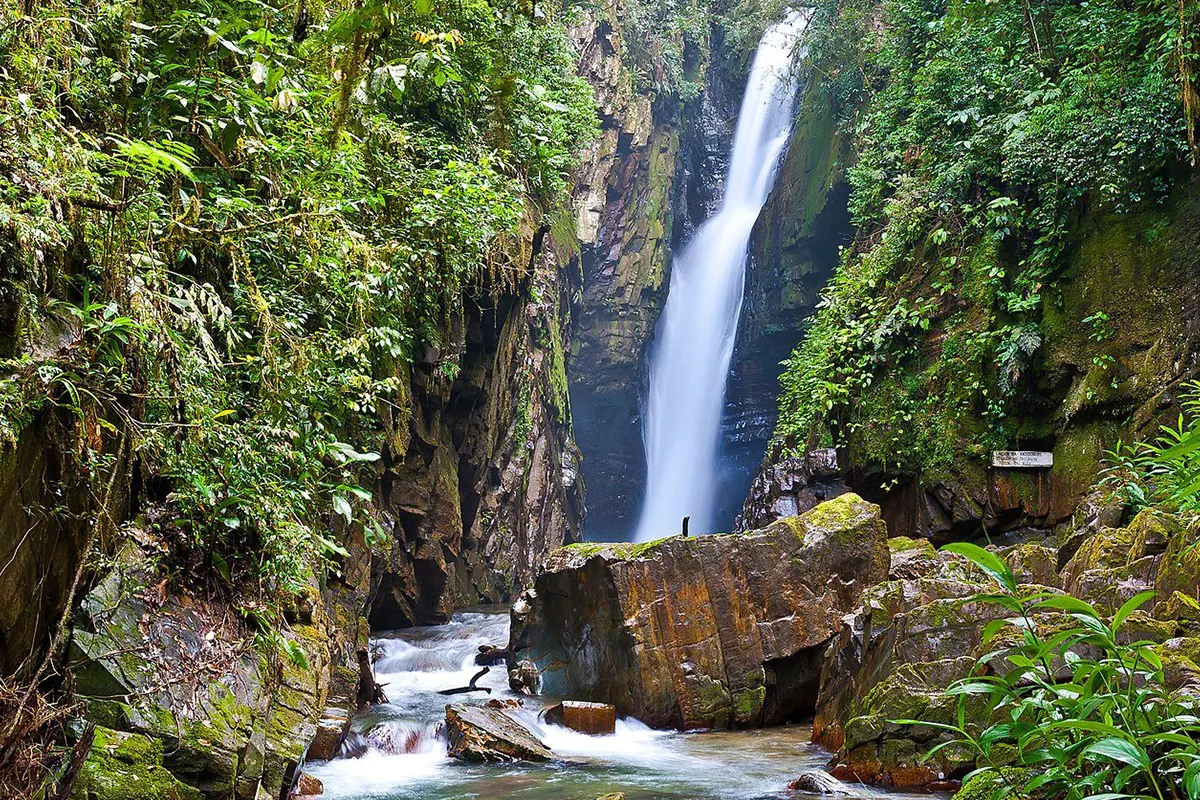 Cachoeira das Andorinhas em Iporanga