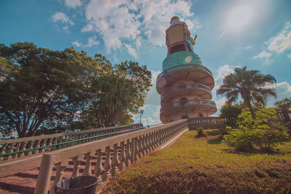 Monumento Nossa Senhora do Monte Serrat em Salto - SP