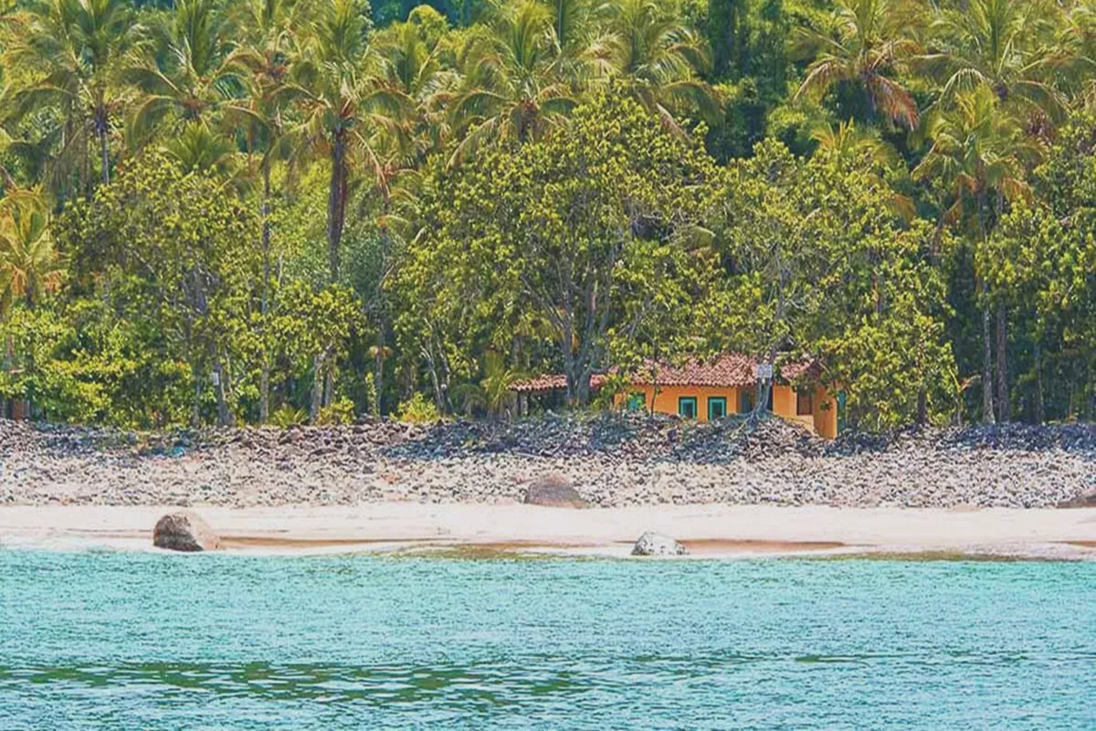 Praia das Enchovas em Ilhabela