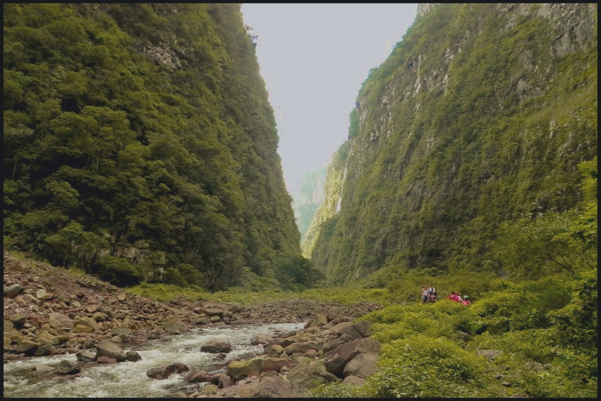 Trilha do Canyon Santa Cruz em São José dos Campos