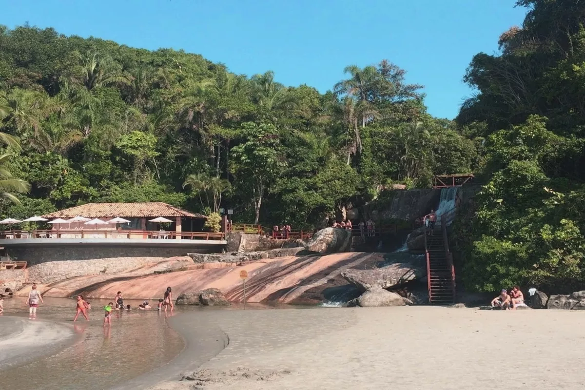 Praia de Iporanga em Guarujá