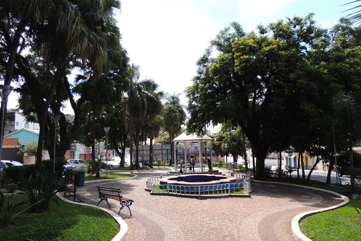 Praça Da Matriz Araçariguama - SP