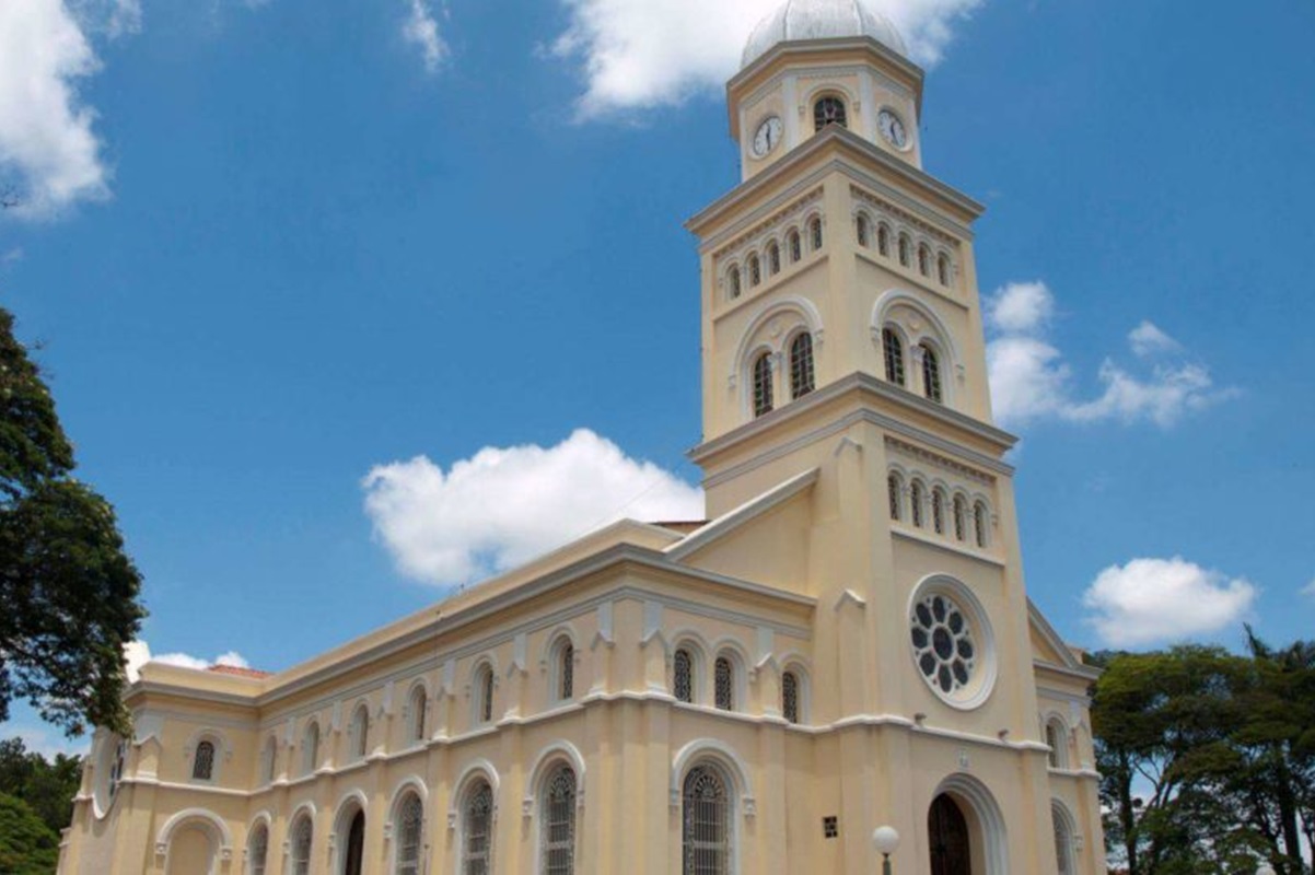 Igreja Matriz do Divino Espírito Santo Dois Córregos - SP