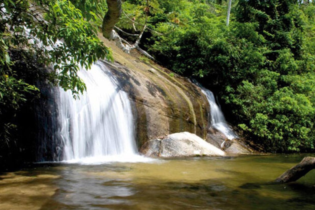 Cachoeira dos Três Tombos Ilhabela - SP