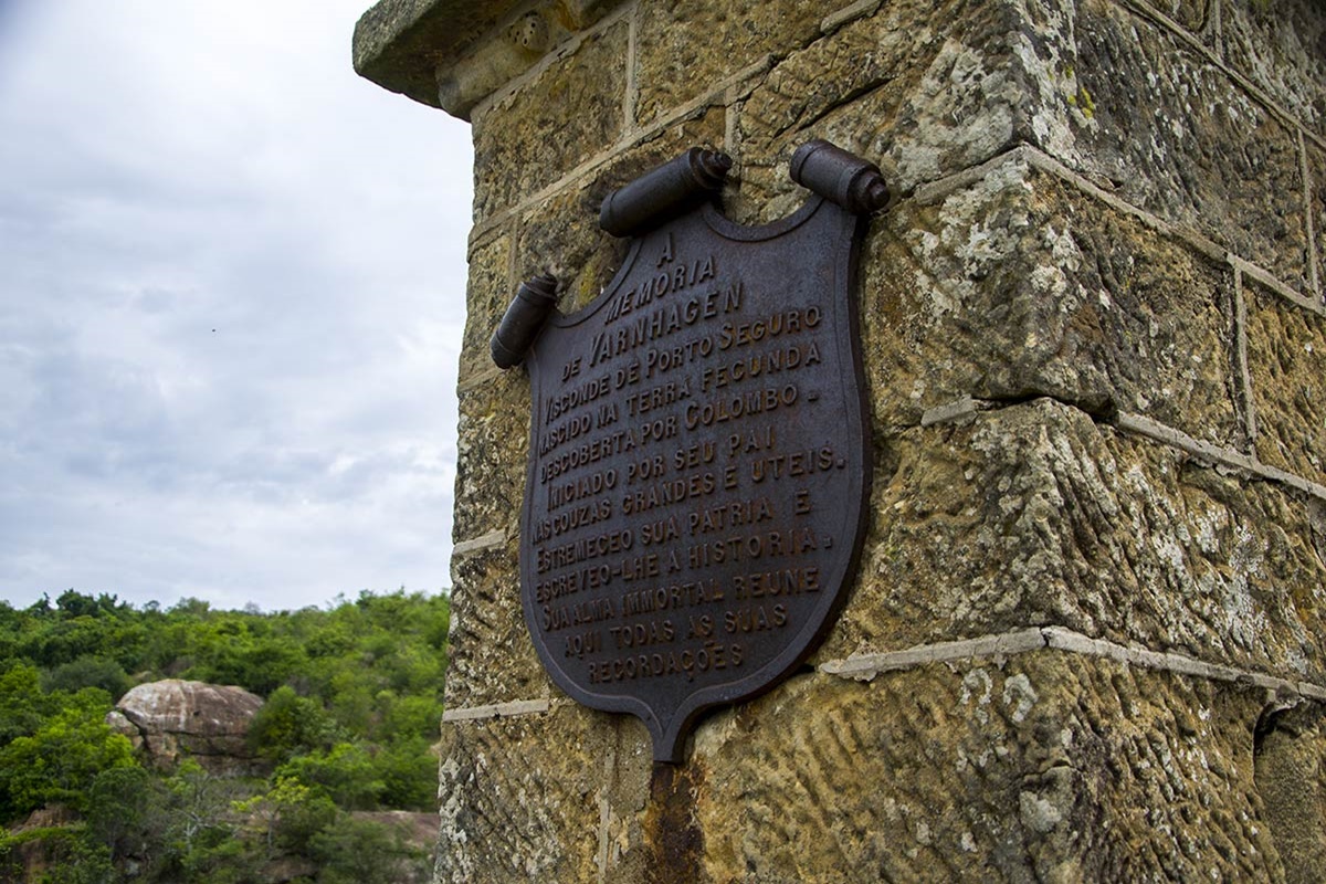 Trilha Pedra da Santa na Floresta Nacional de Ipanema em Araçoiaba da Serra